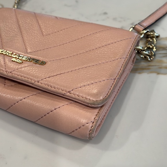 the bag Karl Lagerfeld is light pink - Picture 9 of 17